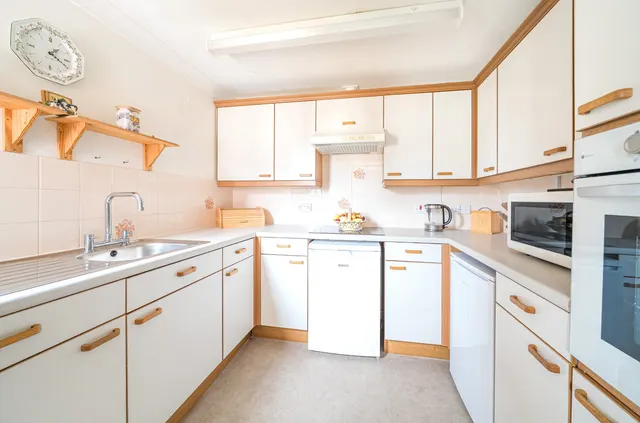 Ackender Road, Alton, GU34, photo 3