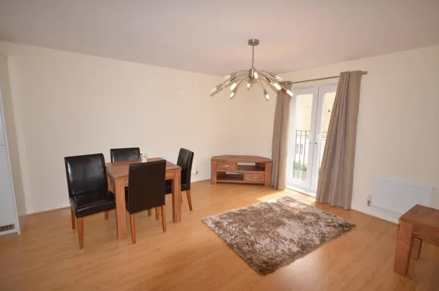 Photo 2 — 2 Dodd Road, Watford