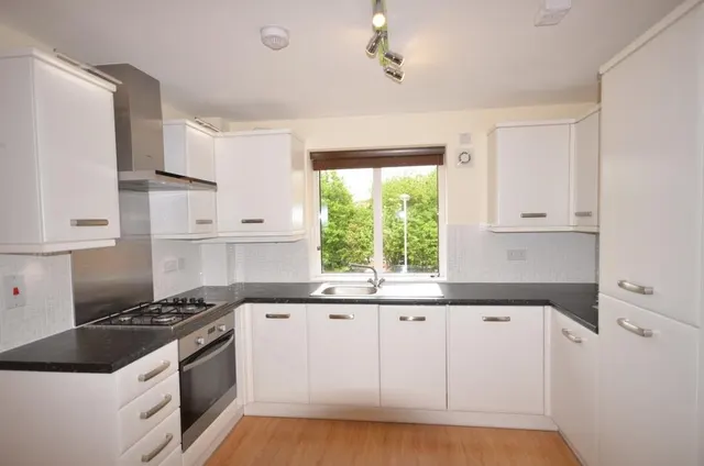 Photo 3 — 2 Dodd Road, Watford