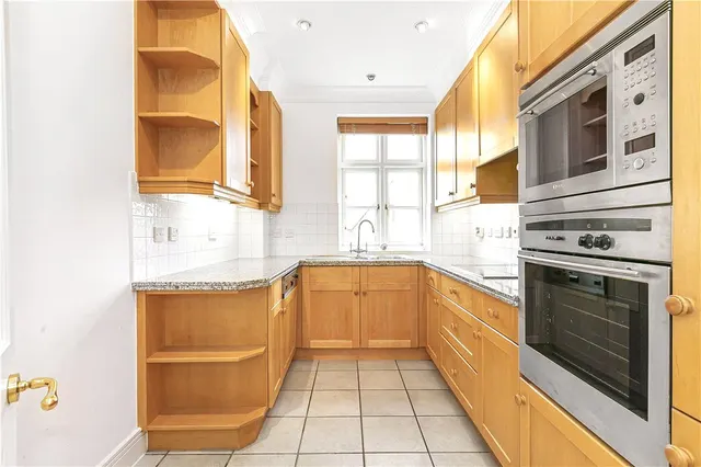 Holloway Drive, Virginia Water, GU25, photo 3
