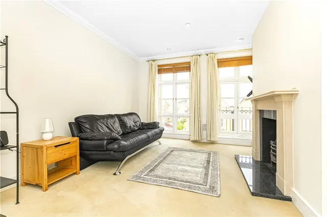 Holloway Drive, Virginia Water, GU25, photo 2