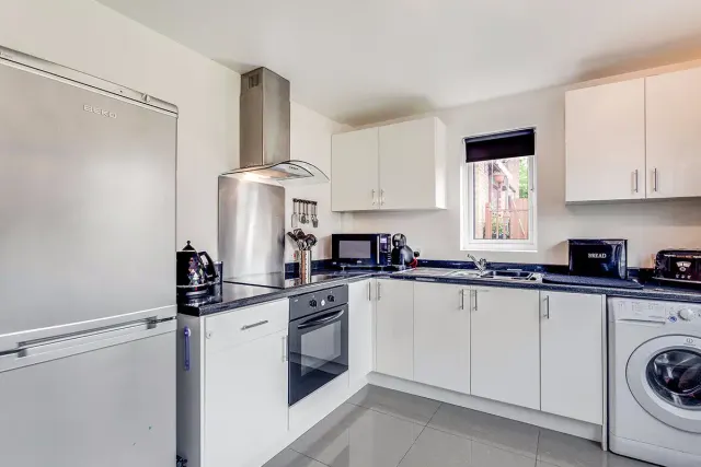 Salford Road, London, SW2, photo 2