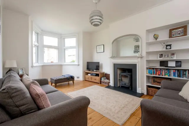 Salford Road, London, SW2, photo 1