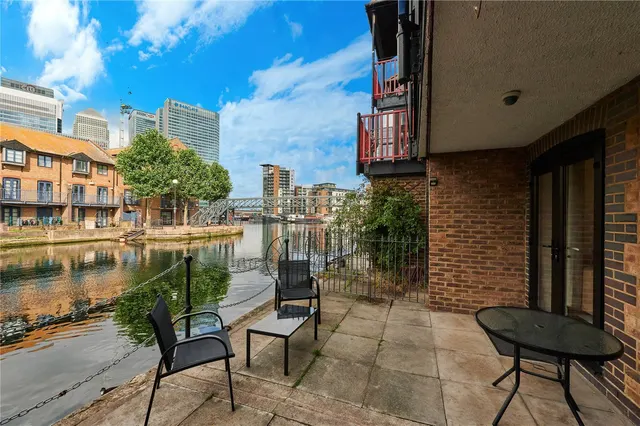 Lancaster Drive, London, E14, photo 2
