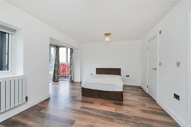 Lancaster Drive, London, E14, photo 3