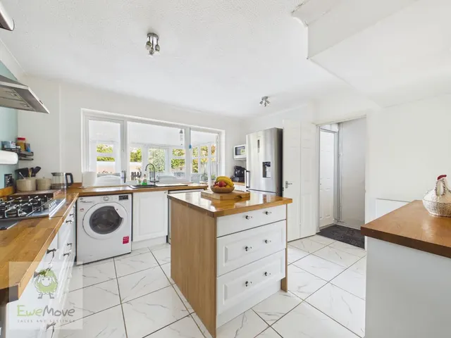Portsmouth Close, Strood, ME2, photo 1