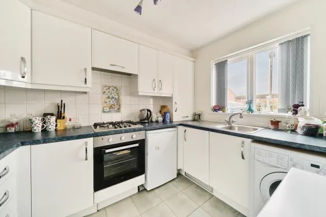 Walton Way, Newbury, RG14, photo 2