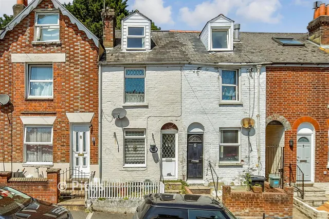 Albert Street, Cowes, PO31, photo 1