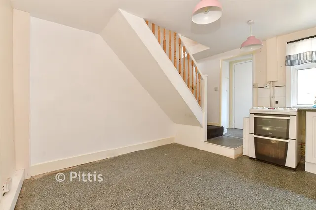 Albert Street, Cowes, PO31, photo 2