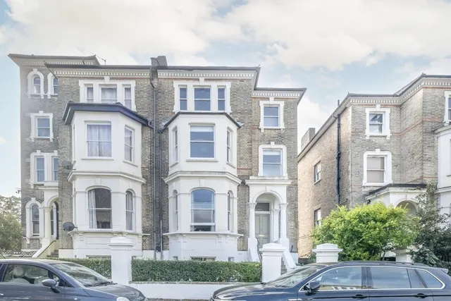St James Road, KT6, photo 2