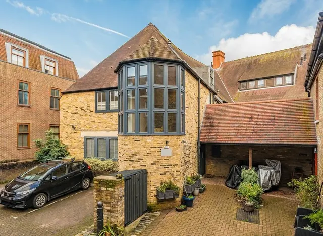 Photo 2 — Swan Street, Isleworth, TW7