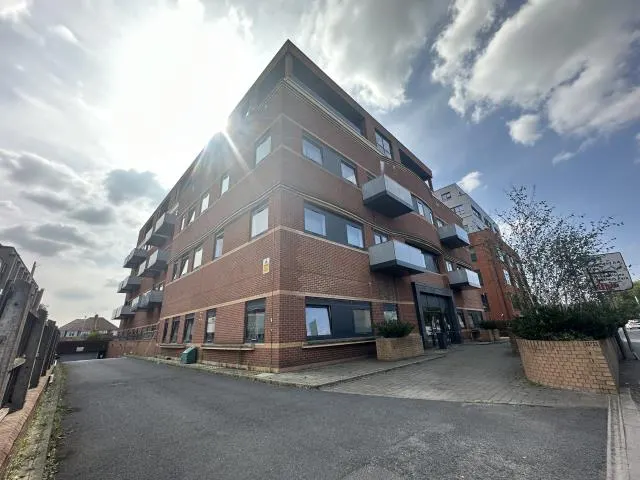 Bath Road, Slough, SL1, photo 1