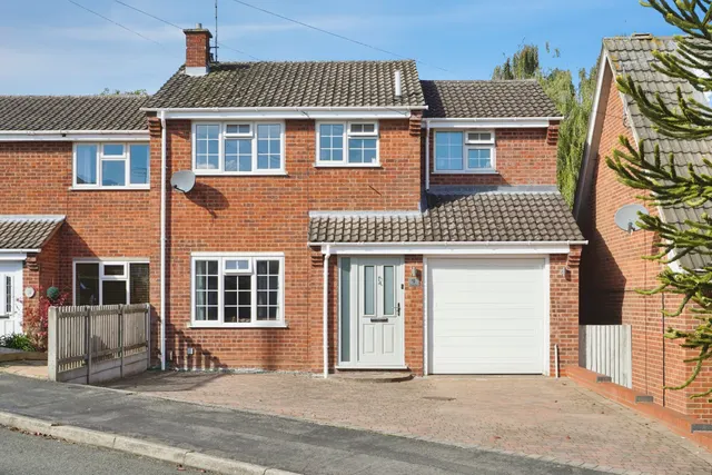 Rouen Way, Ashby-De-La-Zouch, LE65, photo 1