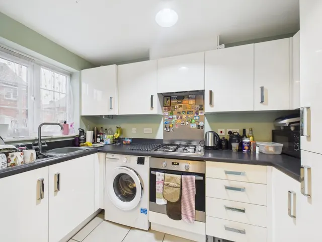 Poppy Road, Witham St. Hughs, LN6, photo 3