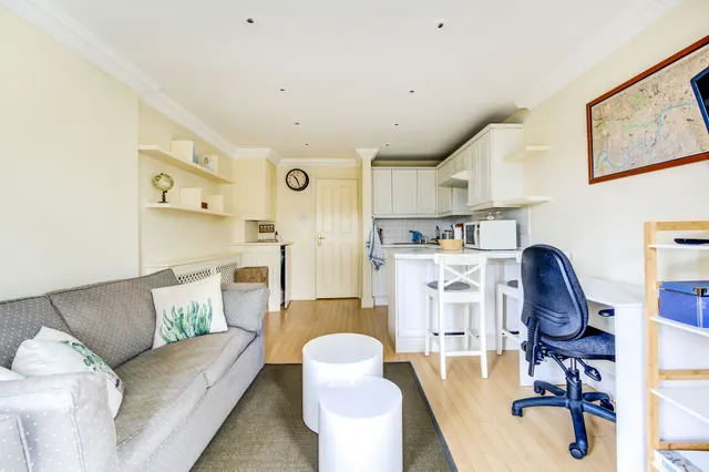 Photo 3 — Flat C, 5 Philbeach Gardens, London