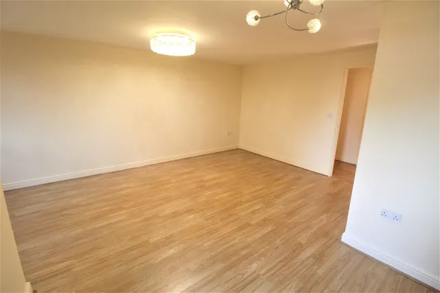 Photo 3 — Hogg Lane, Grays, Essex, RM17 5QQ