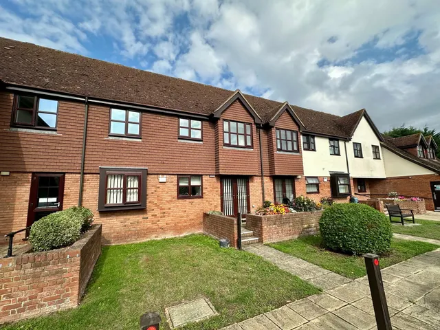 Tilley Close, Willow Grange, ME3, photo 1