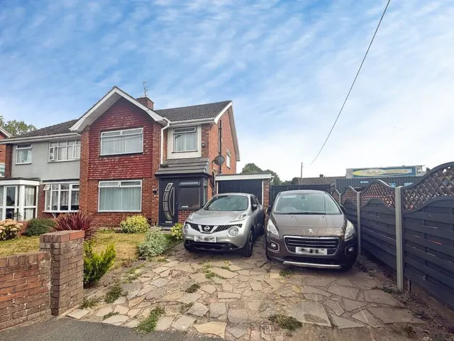 3 bedroom house — Oakengates Road, Donnington, Shropshire, TF2