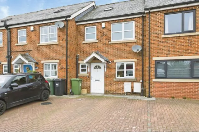 Old Engine Close, Mirfield, WF14, photo 1