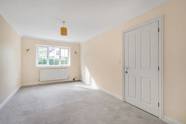Byworth Road, Farnham, GU9, photo 2