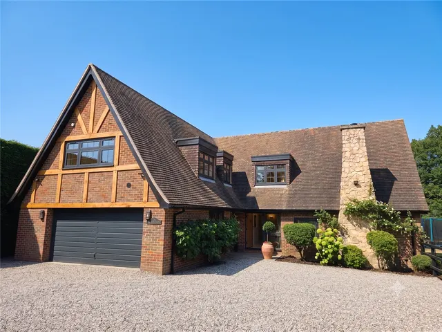 Fox Hill, Farley Hill, RG7, photo 1