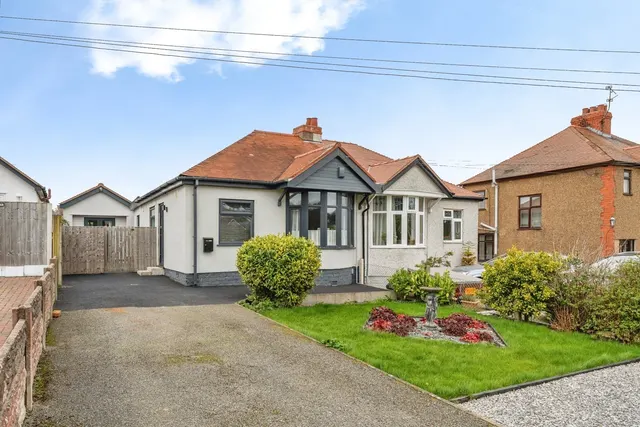 Whitford Road, Whitford, CH8, photo 1