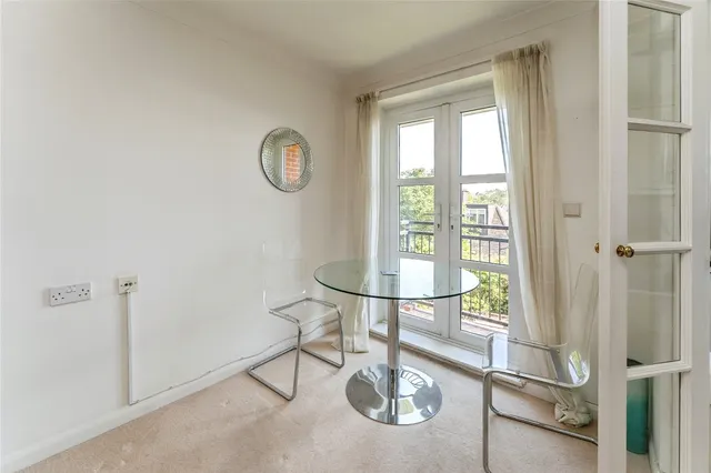 Photo 3 — Church Crescent, London, N10