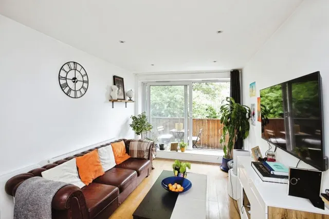 Raglan Road, London, E17, photo 2