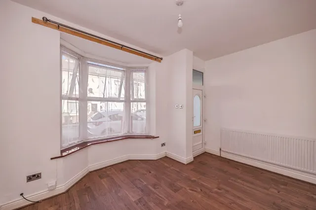 Agincourt Road, Portsmouth, PO2, photo 3