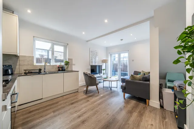 Delia Street, London, SW18, photo 1