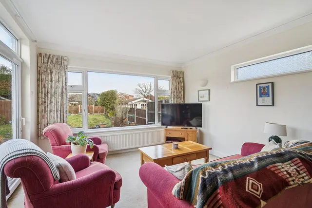Woodford Crescent, Pinner, HA5, photo 2