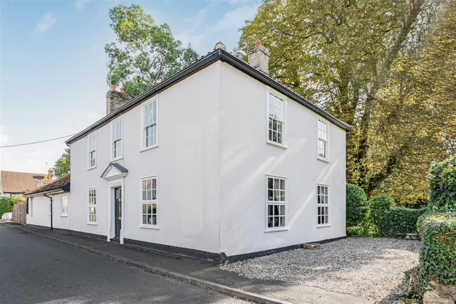 3 bedroom property, New Street, Chippenham, CB7