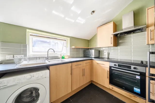 Photo 2 — 31b Garratt Terrace, London