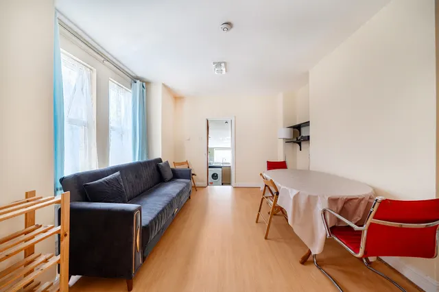 Photo 3 — 31b Garratt Terrace, London