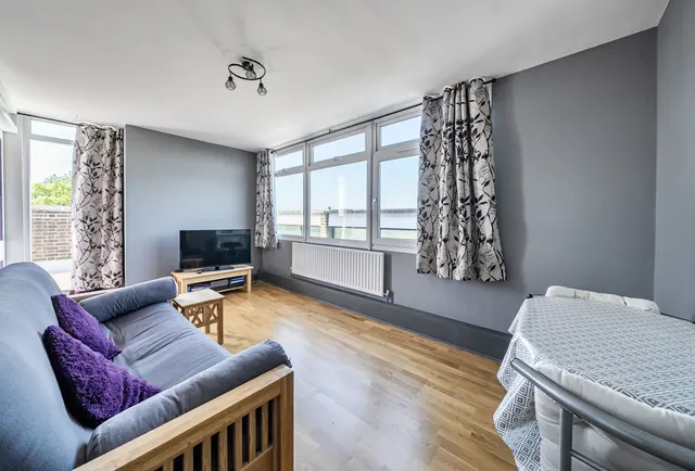 Photo 3 — West Drive, London, SW16 1RT