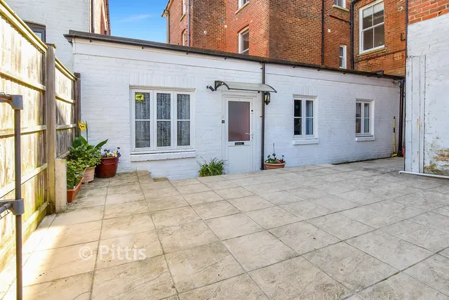 Albion Road, Sandown, PO36, photo 1