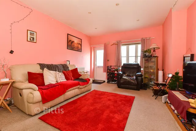 Albion Road, Sandown, PO36, photo 2