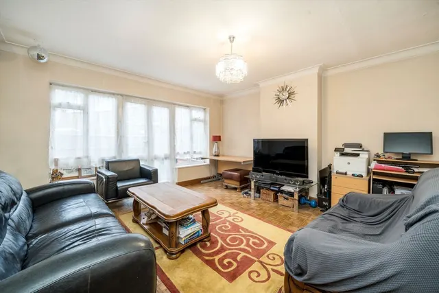 Uxbridge Road, W7, photo 2