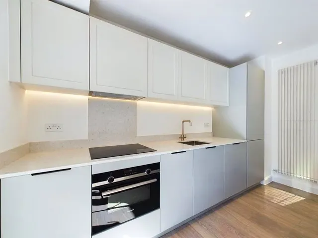 Seagull Lane, London, E16, photo 2