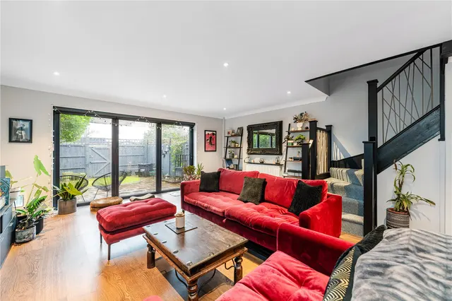 Photo 3 — Appleby Close, Twickenham, TW2 5NA