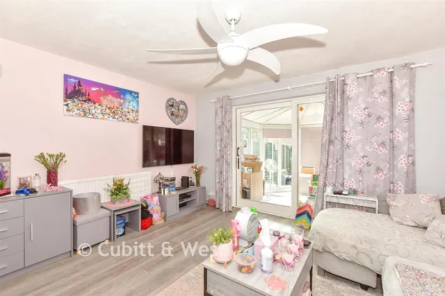 Osborne Crescent, Chichester, PO19, photo 2