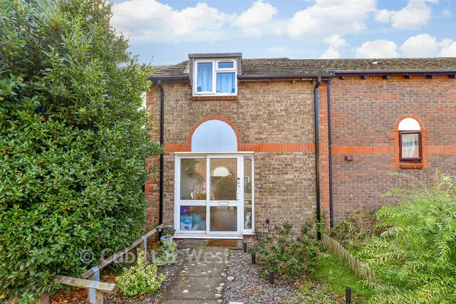 Osborne Crescent, Chichester, PO19, photo 1