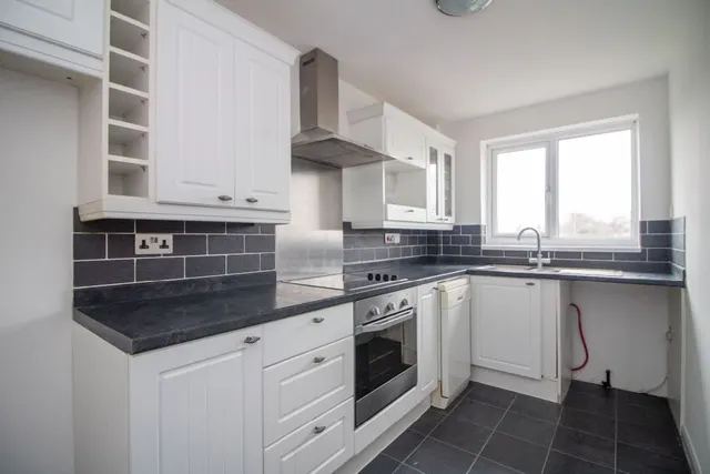 Photo 2 — Spruce Avenue, Waterlooville, PO7 8HR