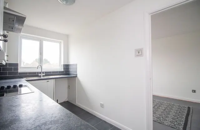 Photo 3 — Spruce Avenue, Waterlooville, PO7 8HR