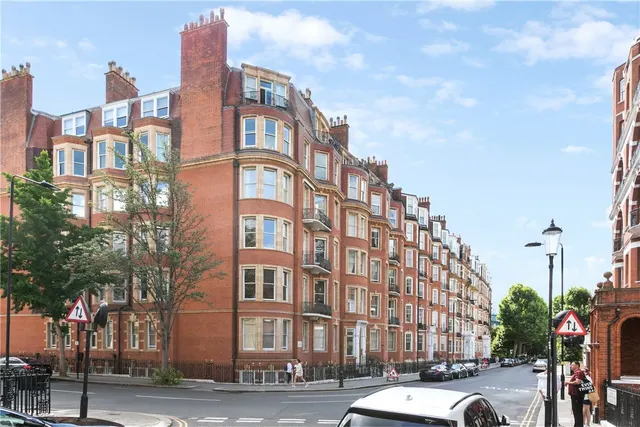 Photo 3 — Marloes Road, Kensington, London, W8