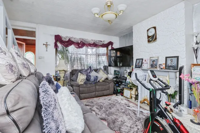 Tunstall Crescent, Humberstone, LE4, photo 2