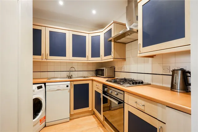 Leeland Terrace, London, W13, photo 1