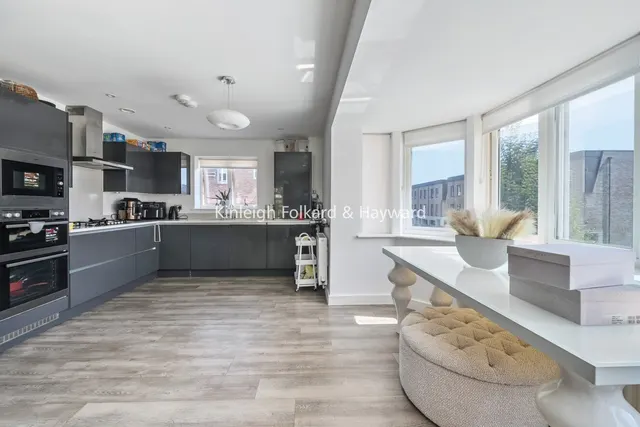 Guardhouse Way, Mill Hill, NW7, photo 2