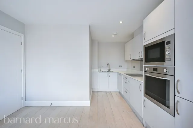 Antoinette Close, Kingston Upon Thames, KT1, photo 2