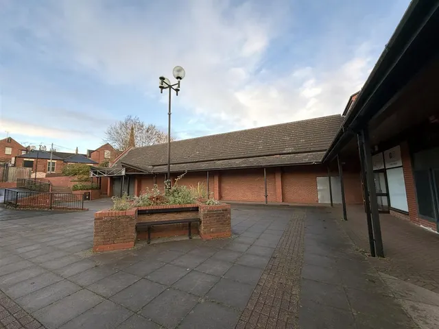 Bridge Street, Uttoxeter, ST14, photo 3